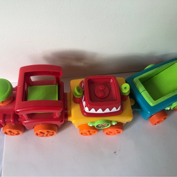 Fisher-Price 2004 mattel Circus Train with Peek A Boo tested works no Blocks - Picture 5 of 7